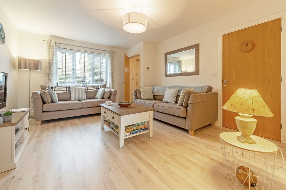 The Seahouse, Portreath, Ground Floor: Sitting room with a large, flatscreen television, DVD player and comfortable seating.