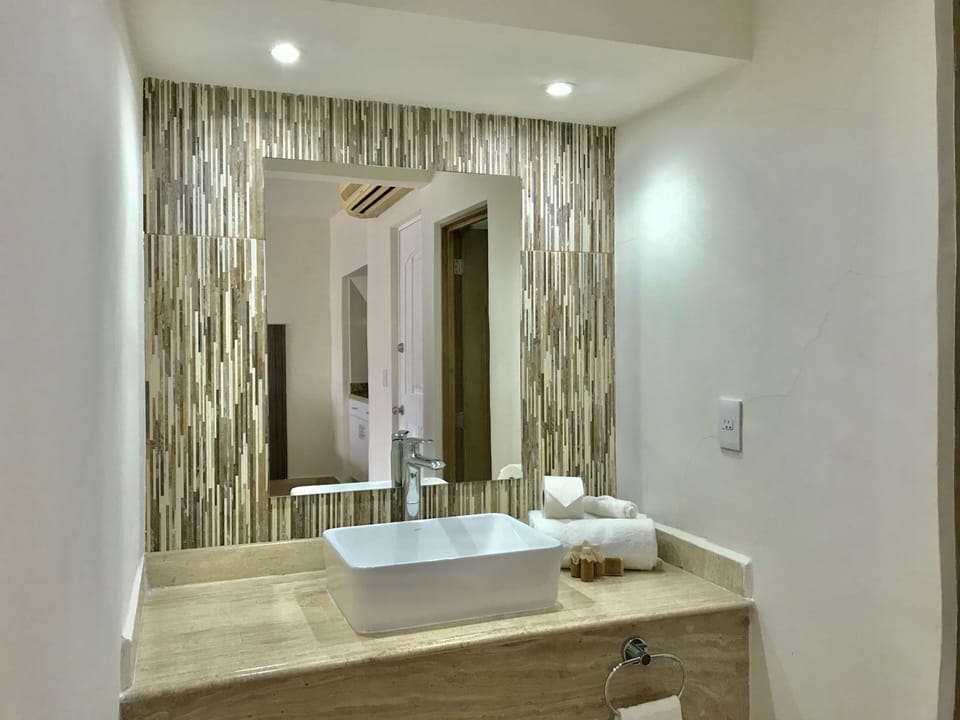 Beach and Ocean Front Apartments 1 Apartment hotel in Cancun