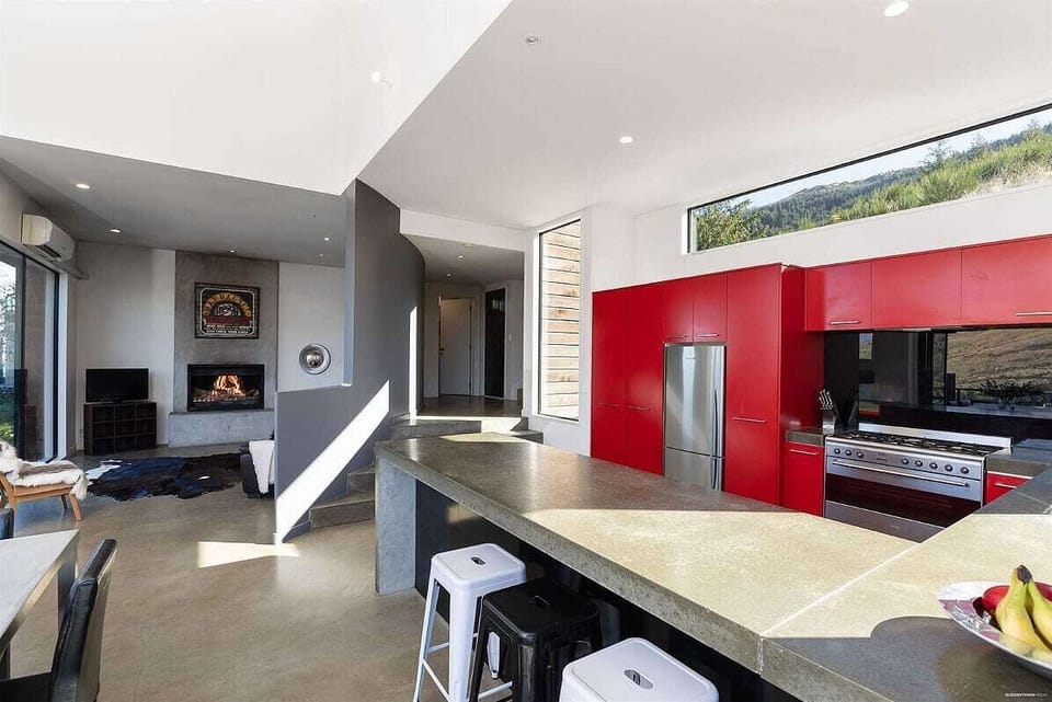 Private  3 Bedroom House | Private kitchen | Full-size fridge, microwave, oven, stovetop