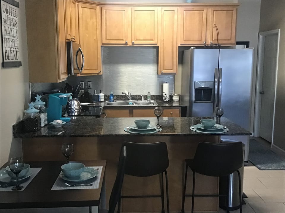 Bar also seats 4