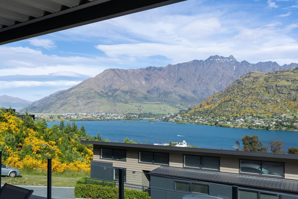 Private 3 Bedroom Apartment | Balcony view