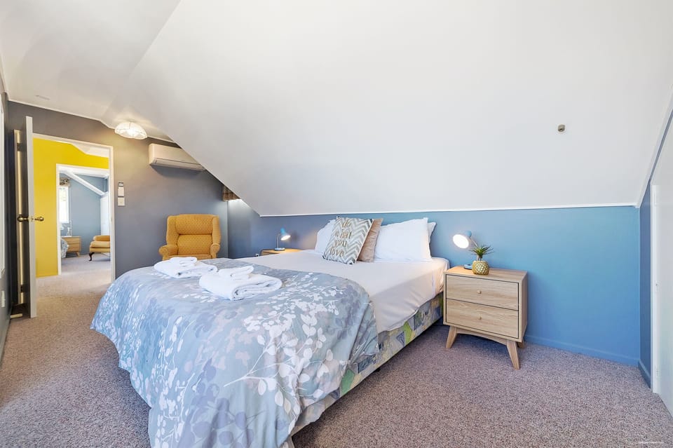 Private 5 Bedroom House | 4 bedrooms, iron/ironing board, free WiFi, bed sheets
