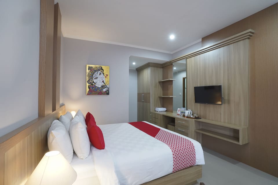 Deluxe Double Room | Desk, free WiFi, bed sheets