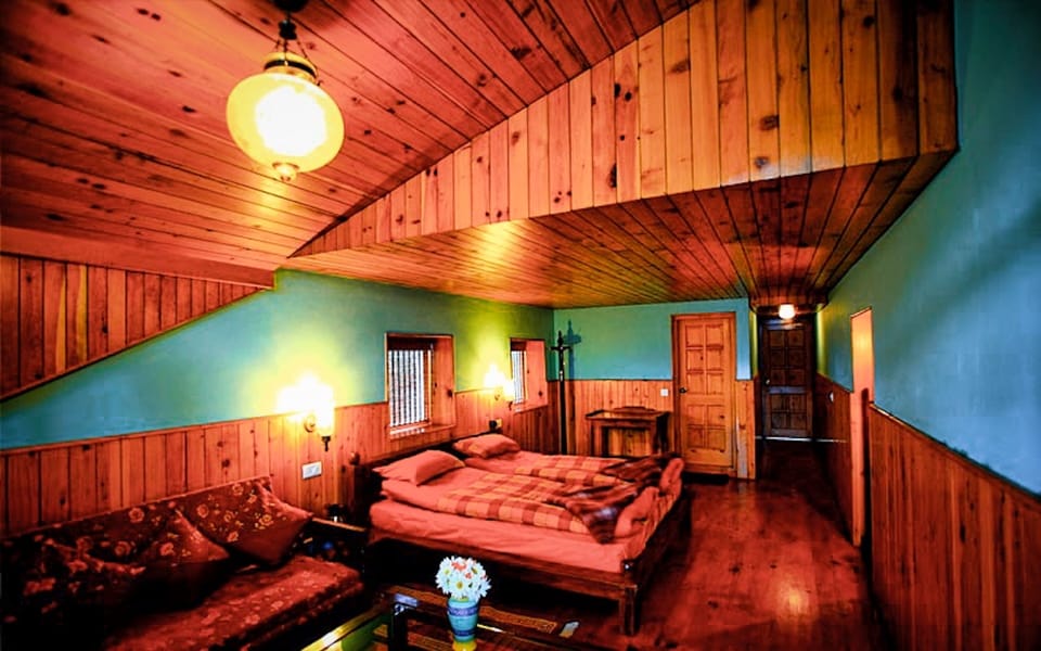 Cottage Room with Mountain View | Desk, soundproofing, bed sheets