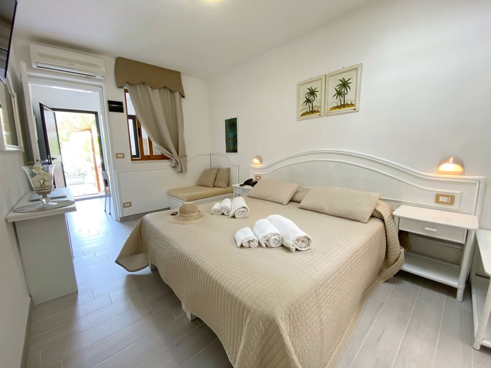 Apartment, 1 Bedroom | Premium bedding, in-room safe, desk, laptop workspace
