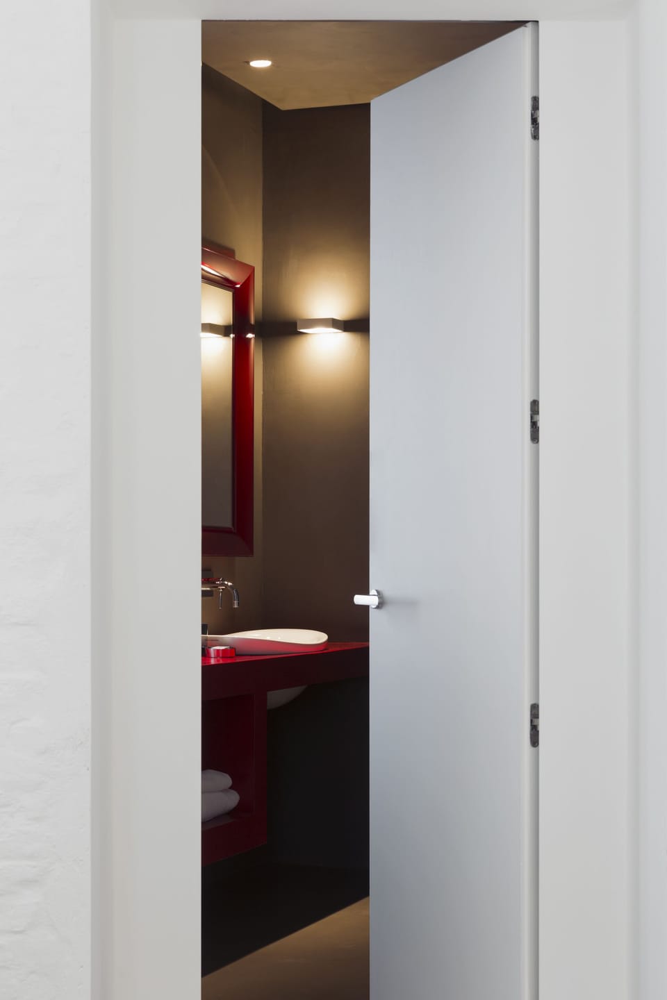 Deluxe Double Room, City View | Bathroom | Designer toiletries, hair dryer, bathrobes, slippers
