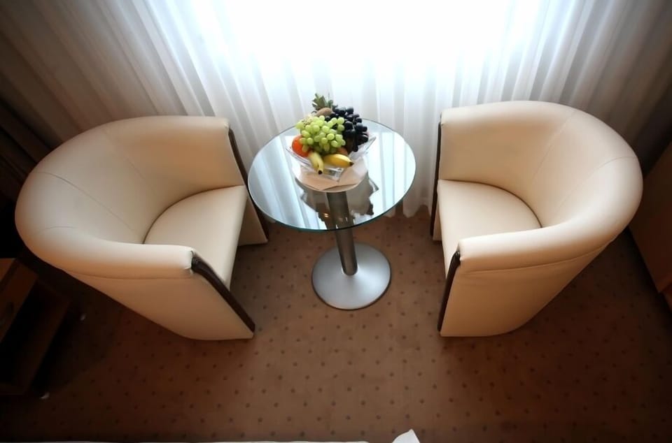 Double Room Single Use | Living room | TV