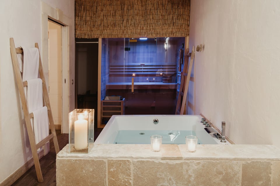 Couples treatment rooms, sauna, hot tub, steam room, Turkish bath