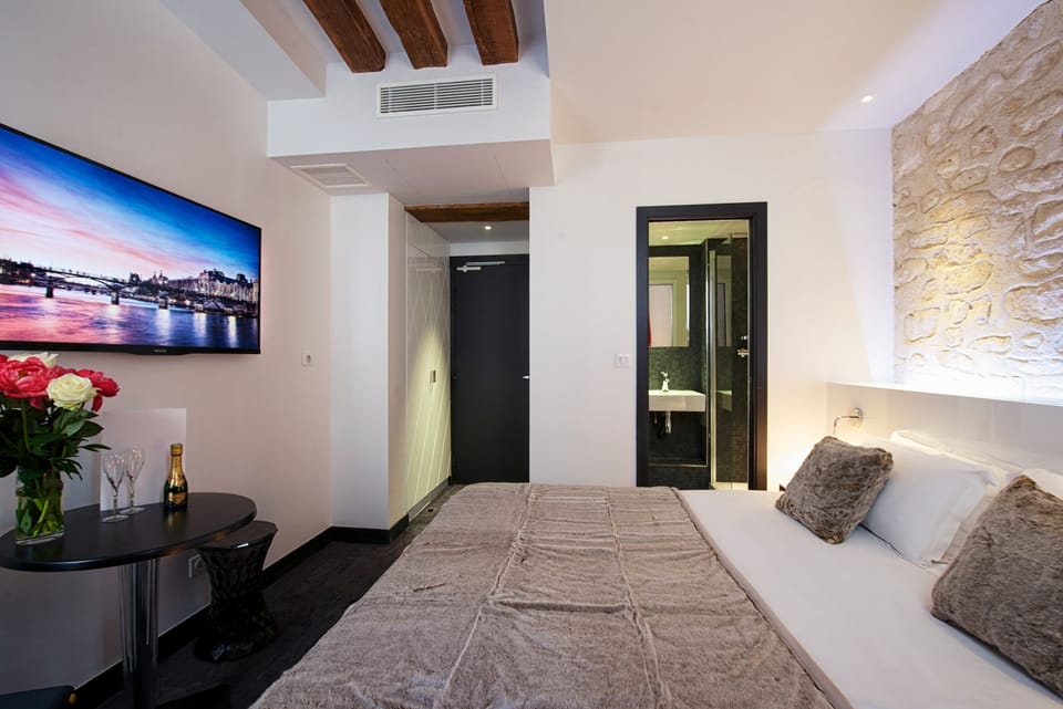 Twin Room | Egyptian cotton sheets, premium bedding, pillowtop beds, in-room safe
