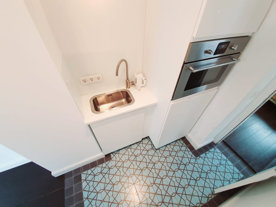 Suite | Private kitchen | Mini-fridge, eco-friendly cleaning products