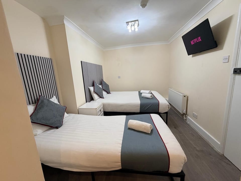 Triple Room | Iron/ironing board, free WiFi