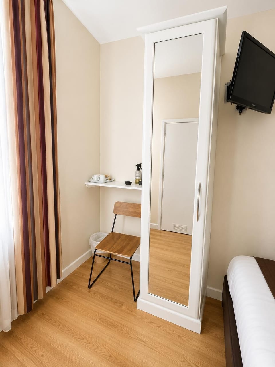 Double Room | Iron/ironing board (on request), WiFi (free)