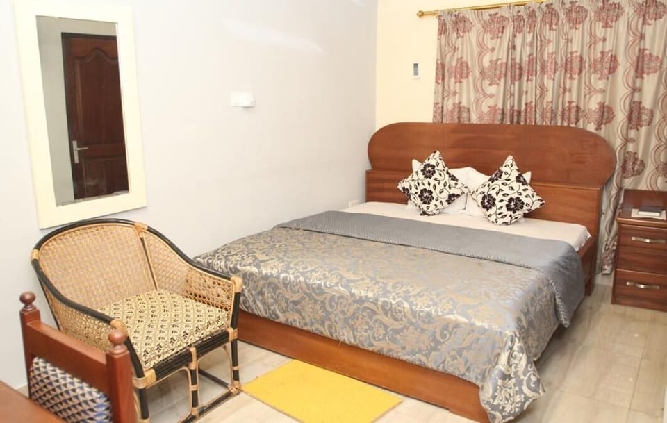 Exclusive Room, 1 Queen Bed | Desk, WiFi (free), bed sheets