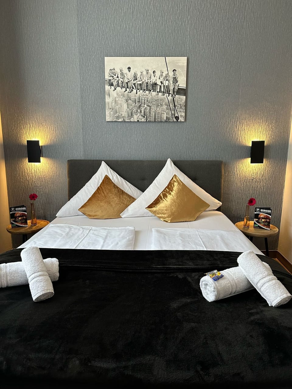 Double Room | Hypo-allergenic bedding, down comforters, pillowtop beds, desk