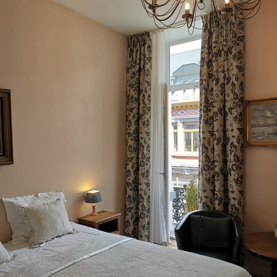 Comfort Double Room | In-room safe, iron/ironing board (on request), WiFi (free)