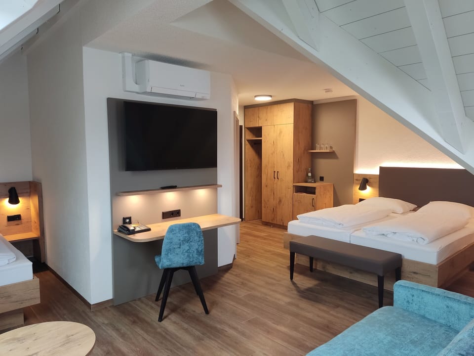 Classic Triple Room | Hypo-allergenic bedding, minibar, desk, soundproofing