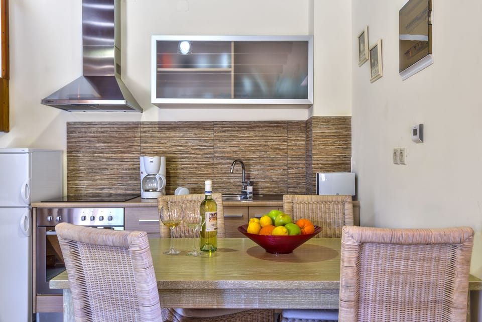 Family Duplex, 2 Bedrooms (AMARANTOS) | In-room dining