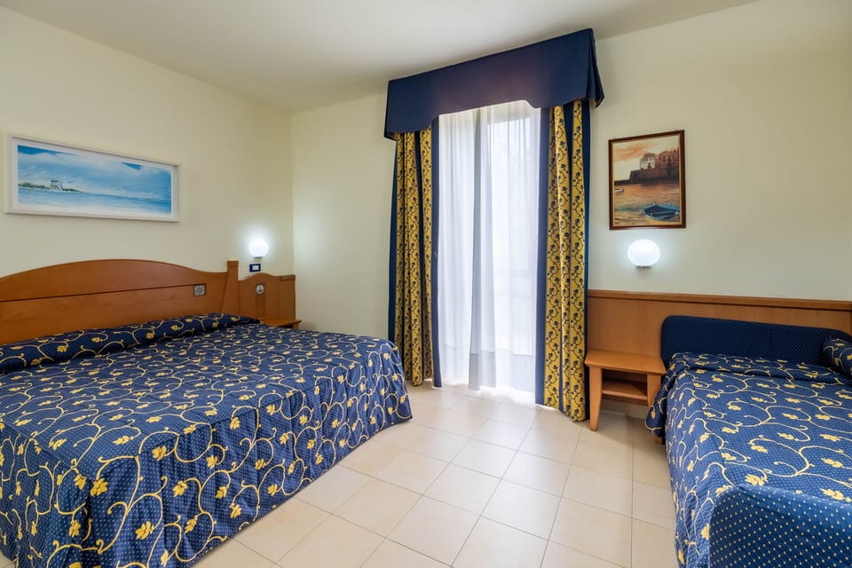 Minibar, in-room safe, cribs/infant beds, bed sheets
