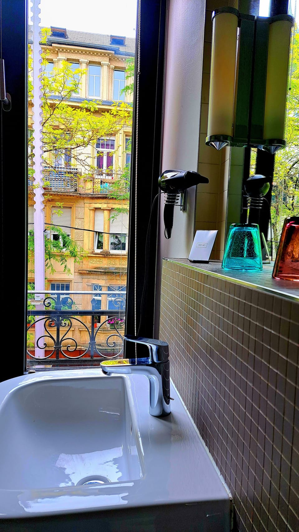 Superior Double Room | Bathroom | Rainfall showerhead, free toiletries, hair dryer, towels