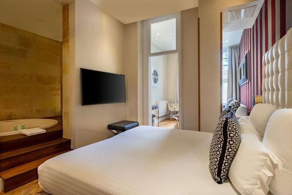Junior Suite | Free minibar, in-room safe, individually decorated