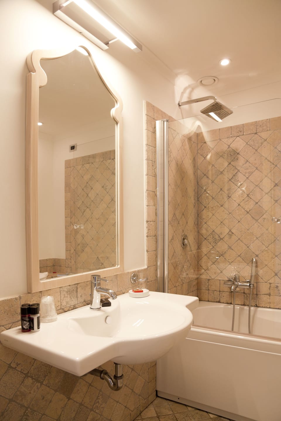 Jetted tub, free toiletries, hair dryer, bidet