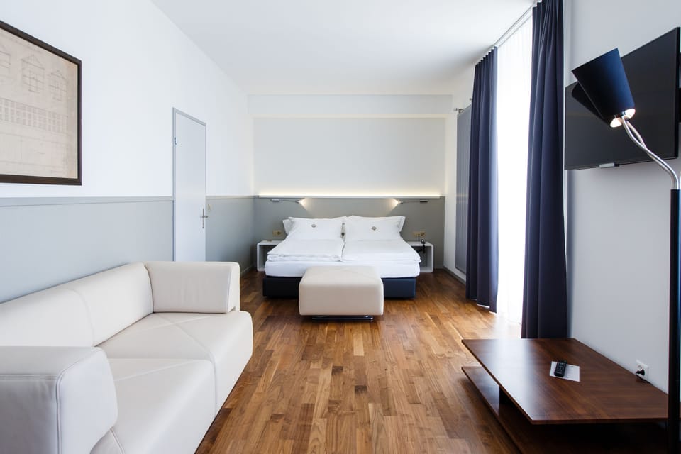 Deluxe Double Room | Minibar, desk, blackout drapes, iron/ironing board