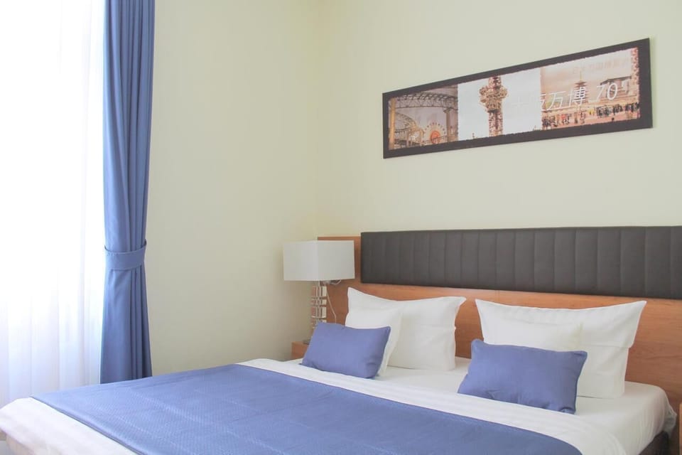 Superior Single Room, 1 Large Twin Bed | Minibar, desk, laptop workspace, blackout drapes