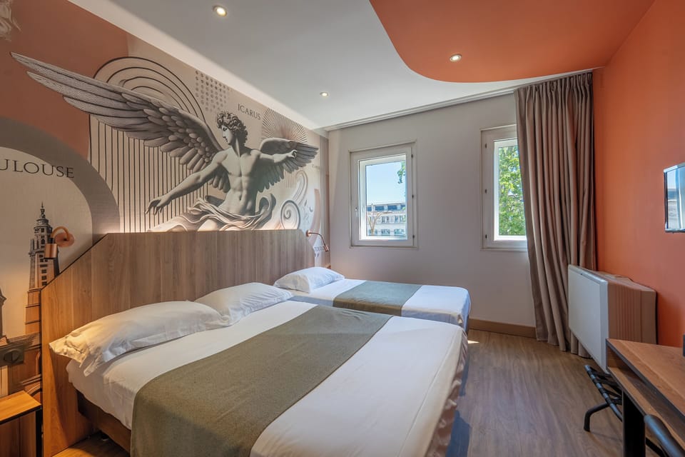 Standard Triple Room (avec Douche) | Desk, soundproofing, WiFi (free), bed sheets