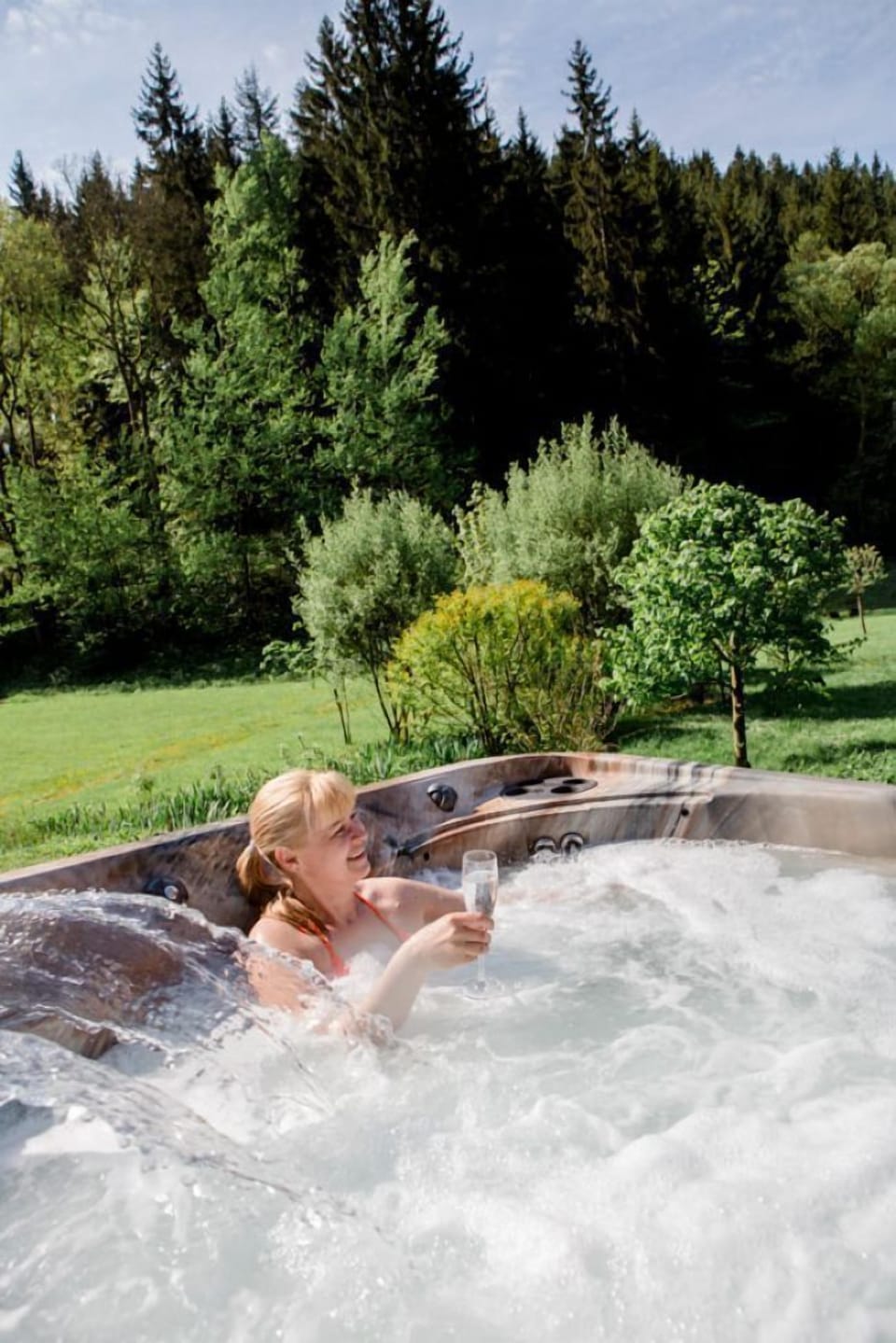 Outdoor spa tub