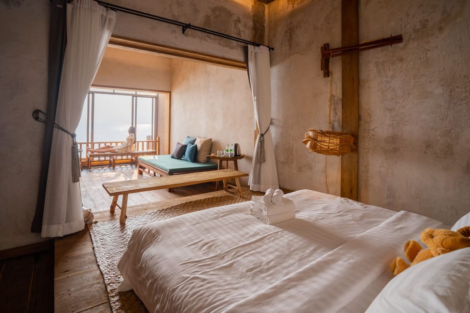 Seaview Loft Suites | Free minibar, blackout drapes, free WiFi, bed sheets