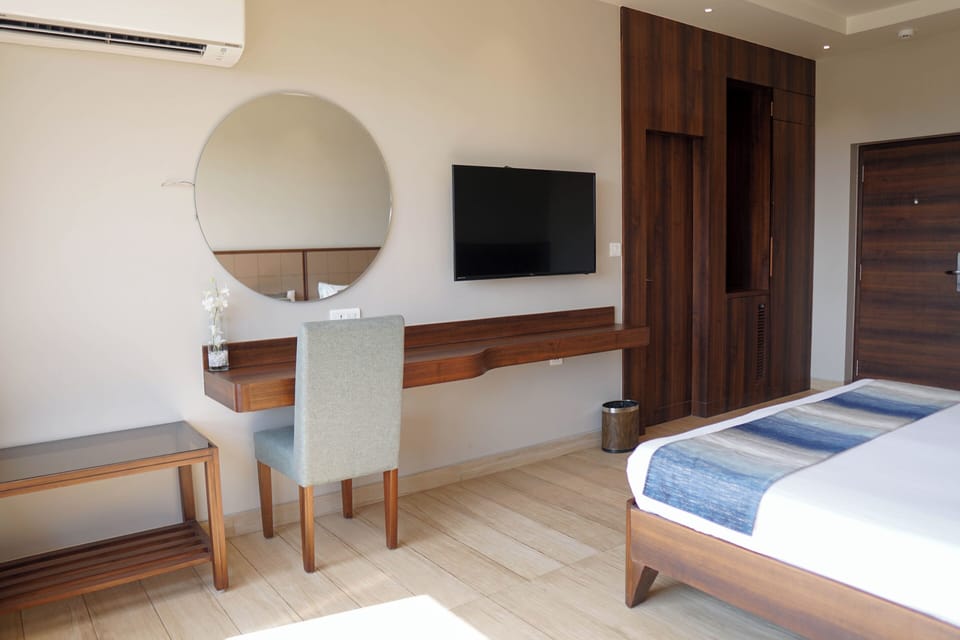 Premium Double Room | In-room safe, desk, blackout drapes, soundproofing