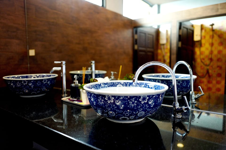 Bathroom sink