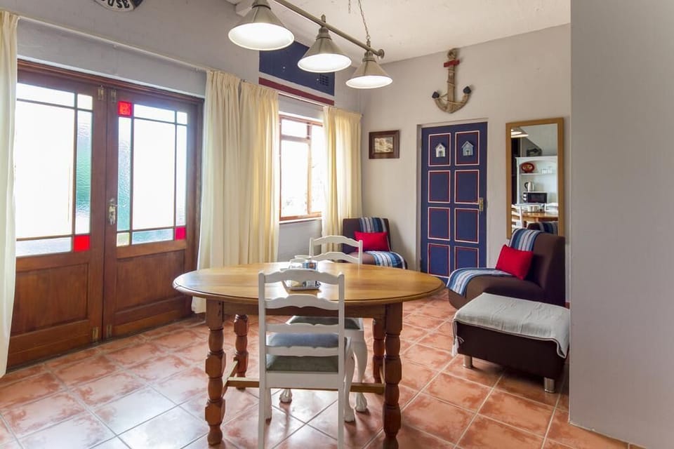 Comfort Room (Boat) | Living area | 32-inch flat-screen TV with satellite channels, TV