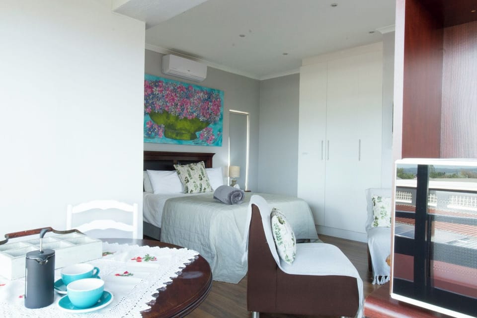 Room (with view) | Individually decorated, individually furnished, laptop workspace