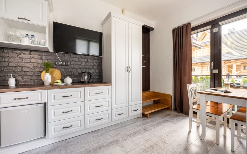 Double Room | Private kitchenette | Fridge, electric kettle, highchair