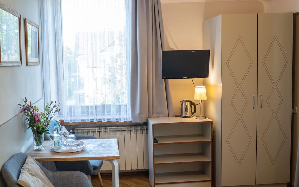 Double Room, Balcony (private bathroom outside of the room) | WiFi (free), individually furnished, bed sheets