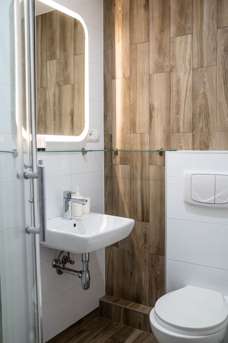 Double or Twin Room, Balcony | Bathroom | Shower, hair dryer, towels, soap