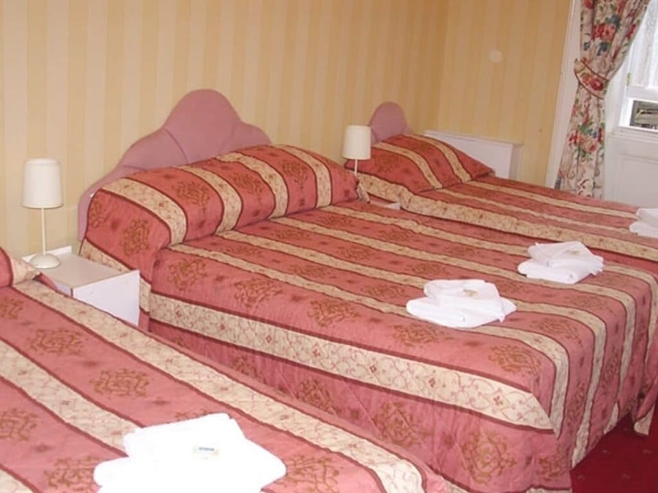 Suite, Ensuite (1 Double & 2 Single Beds)