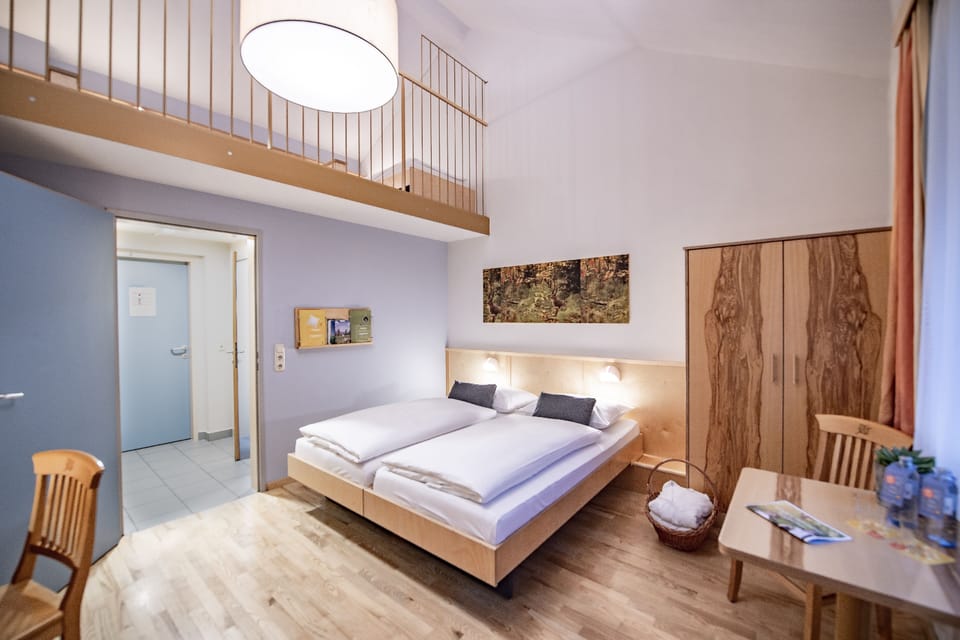 Maisonette | Hypo-allergenic bedding available, in-room safe, desk, WiFi (free)