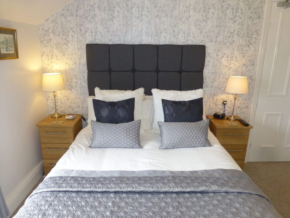 Double Room, Ensuite, Mountain View (Second Floor)