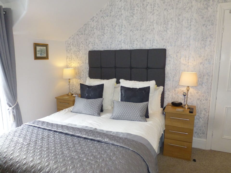 Double Room, Ensuite, Mountain View (Second Floor)