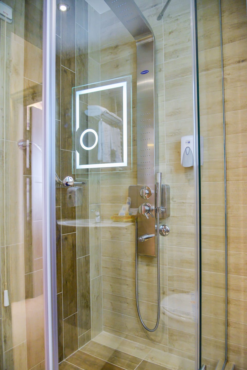 Shower, hair dryer, bathrobes, slippers