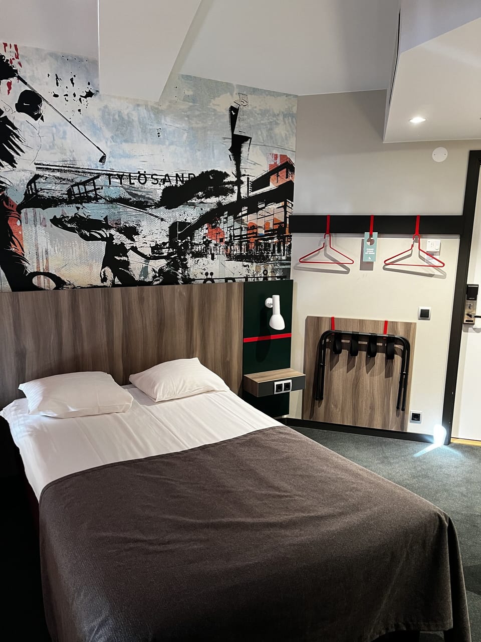 In-room safe, desk, blackout drapes, WiFi (free)