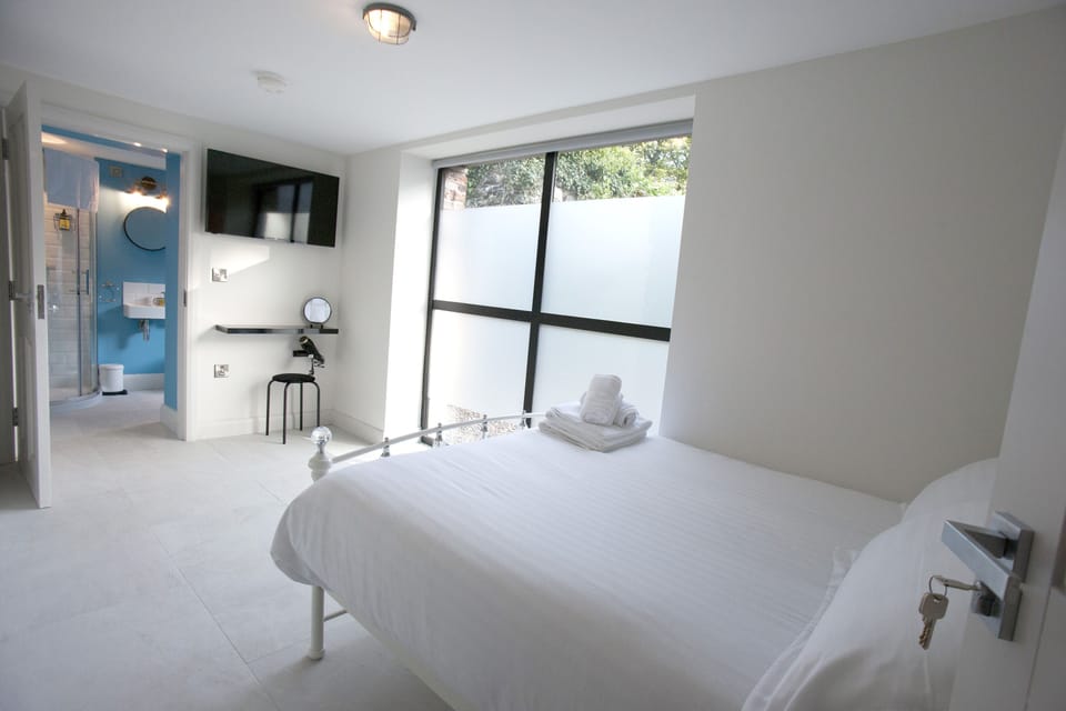 4 bedrooms, Frette Italian sheets, premium bedding, Select Comfort beds