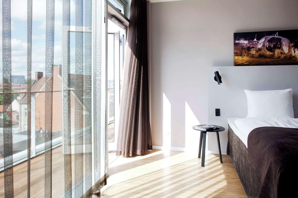 Suite | In-room safe, blackout drapes, iron/ironing board, bed sheets