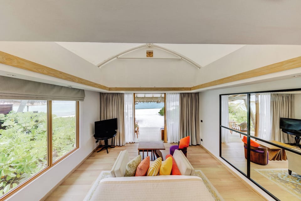 Platinum Beach Bungalow | Free minibar items, in-room safe, individually furnished, desk