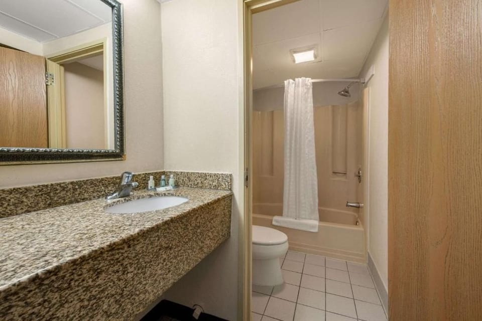 Hibiscus Inn & Suites Hotel in Absecon