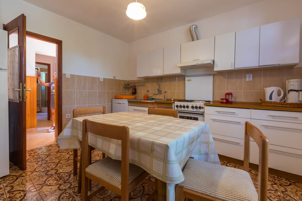 Apartment, 2 Bedrooms | Private kitchen | Fridge, microwave, oven, stovetop