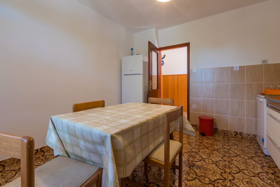 Apartment, 2 Bedrooms | Private kitchen | Fridge, microwave, oven, stovetop