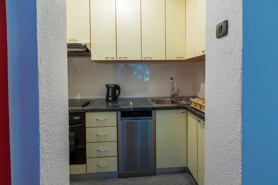 Apartment, 2 Bedrooms | Private kitchen | Fridge, oven, stovetop, dishwasher